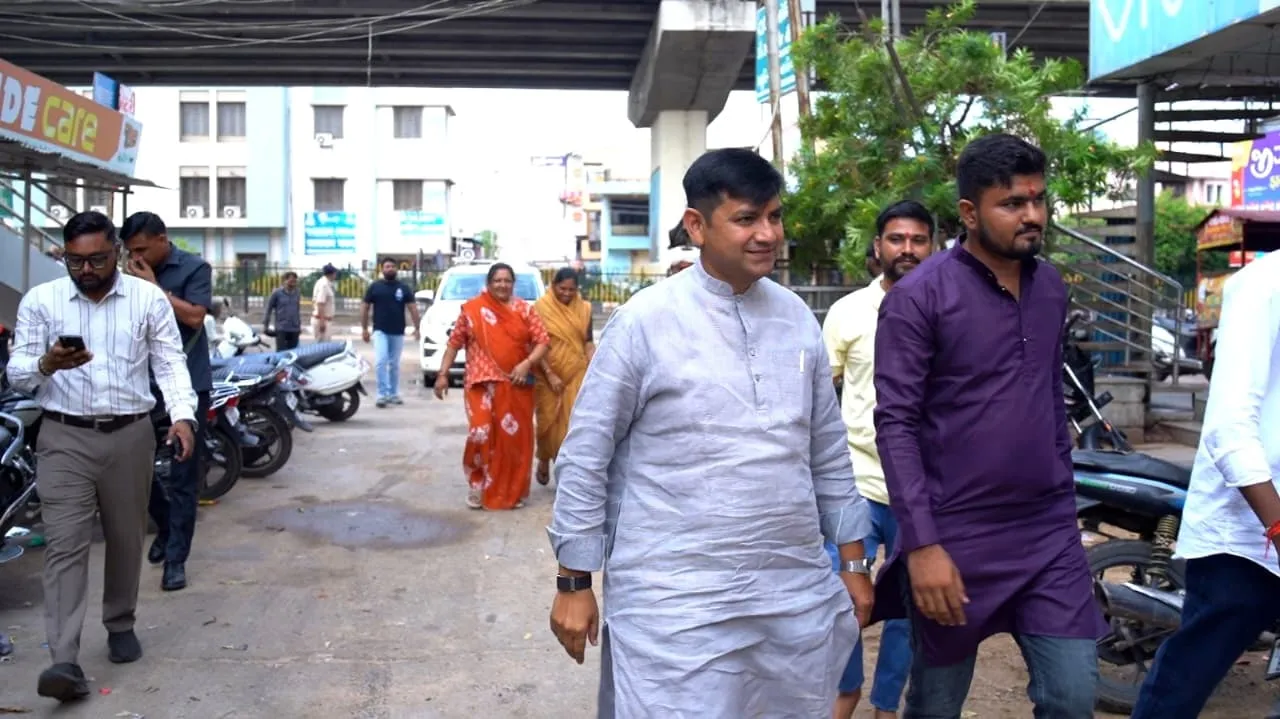 Guests arriving — Kheteshwar CCTV Security Solution, Panthawada